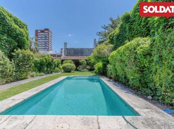 Casa · 261m² · 5 Ambientes · 1 Cochera · Casa en Venta Villa Devoto 5 Ambientes. Jardin, Pileta y Cochera