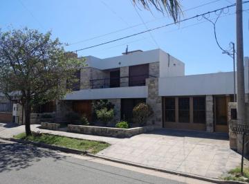 Casa de 15 ambientes, Córdoba · Casa Mas Local Comercial - Casa 4 Dorm. Más Local Comercial Independiente Excelente Ubicación