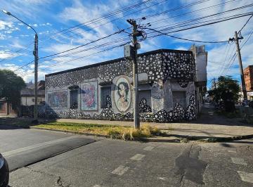 Bodega-Galpón · 200m² · 4 Ambientes · Venta Lote con Unidades en Block + Local y Cochera