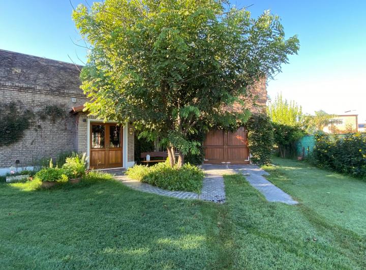 Casa · 218m² · 5 Ambientes · 1 Cochera