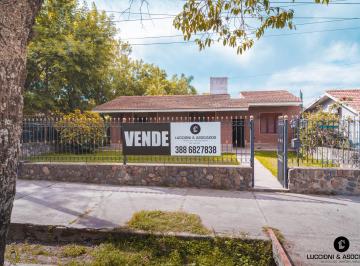 Casa de 7 ambientes, San Salvador de Jujuy · En Venta - Destacada Casa en Esquina - Villa Jardín de Reyes