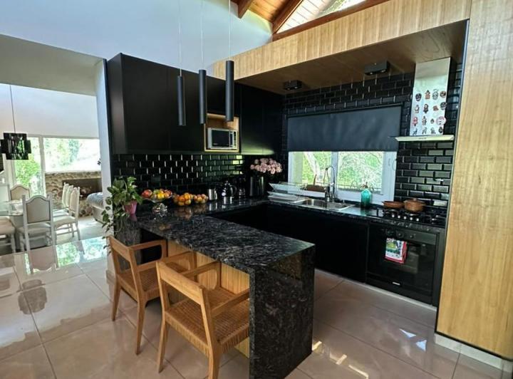 Casa · 390m² · 11 Ambientes · 5 Cocheras