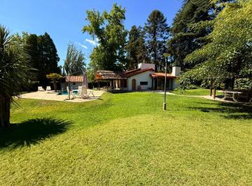 Casa · 231m² · 15 Ambientes · Besares 1019