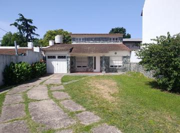 Casa · 165m² · 6 Ambientes · 6 Cocheras · Chalet con Amplio Lote a 300 m de Av Espora y a 100 m del Club Pucará