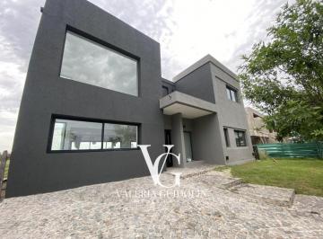 Casa · 190m² · 5 Ambientes · 2 Cocheras · Casa Venta Barrio El Naudir a La Laguna