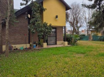 Casa de 5 ambientes, Ibarlucea · Casa Quinta en Barrio Privado en Ibarlucea.