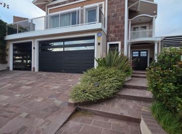 Casa · 300m² · 8 Ambientes · 3 Cocheras · Casa - Villa El Chocon