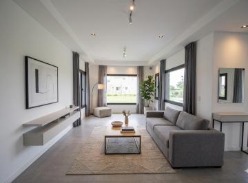 Casa · 222m² · 5 Ambientes · 4 Cocheras · Venta Casa 5 Ambientes Vista Al Lago, Barrio Islas, El Canton