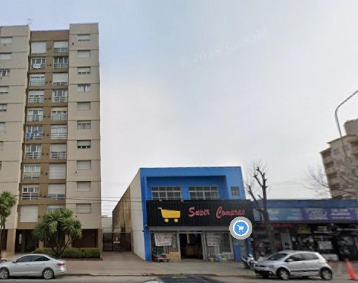 Depto 4 amb, 75m² reciclado con cochera — Chauvín