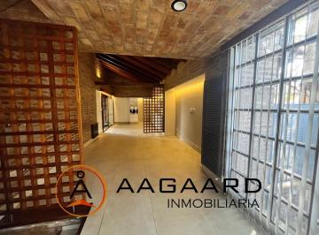 Casa · 177m² · 10 Ambientes · 2 Cocheras · Urca Casa en Venta 4 Dorm