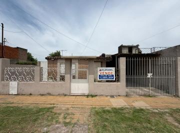 Casa · 100m² · 3 Ambientes · 1 Cochera · Casa en Venta – Parque San Martín, Merlo