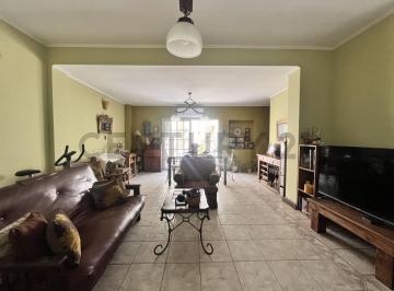 PH · 90m² · 4 Ambientes · Venta · PH 4 Ambientes Tipo Casa · Patio + Terraza · Entrada Independiente – Mataderos