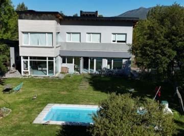 Casa de 6 ambientes, San Carlos de Bariloche · Moderna Casa en Barrio Privado “el Redil” — 1950 m², Pileta Climatizada, Cabaña Para Huéspedes