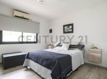 Casa · 160m² · 6 Ambientes · 3 Cocheras · Casa en Venta en Berisso Sobre Av Montevideo Los Talas 4 Dorm.