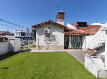Casa · 130m² · 3 Ambientes · 2 Cocheras · Venta Casa 3 Ambientes Castelar Sur