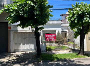 PH de 4 ambientes, Morón · Oportunidad! Villa Sarmiento - Regia Casa Americana 4 Amb. Toda en P. B. a Reciclar - 2 C/avda. Gaona.