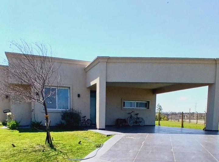Casa · 200m² · 5 Ambientes · 1 Cochera