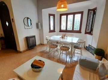 Casa · 216m² · 4 Ambientes · 1 Cochera · Florida Mitre - Chalet Estilo Inglés de 4 Amb en Dos Plantas, con Patio y Garage!
