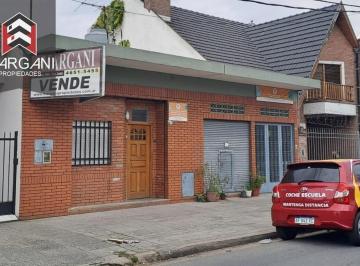Casa · 140m² · 3 Ambientes · 1 Cochera · Casa 3 Amb C/ Garage + 2 Locales S/ Lote 310 m²