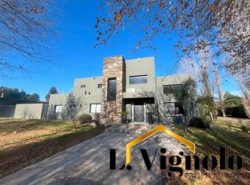 Casa de 6 ambientes, Pilar · Gran Casa con Amplio Parque en Barrio Segundas Colinas Pilar