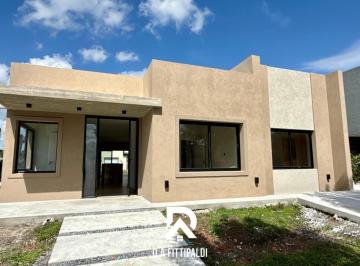 Casa · 148m² · 4 Ambientes · 2 Cocheras · Casa - Santo Tomás