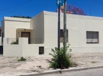 Casa · 120m² · 2 Dormitorios · 1 Cochera · Casa Americana en Venta. Villa Tesei