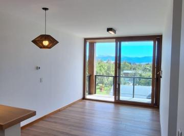 Living-comedor con balcón y vista · Dos Ambientes con Parrilla a Estrenar en Exclusivo Barrio de Bariloche