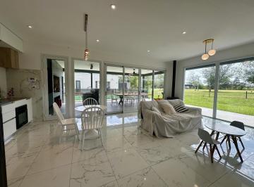 Casa · 86m² · 3 Ambientes · 2 Cocheras · Casa en Pinares del Sur Barrio Privado