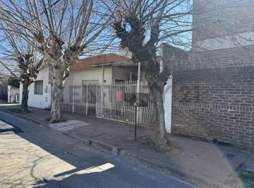 Casa · 150m² · 4 Ambientes · 1 Cochera · Venta Casa a Reciclar o Ideal Desarrollo - Constructor - Toma Permuta Menor Valor