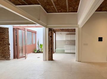 Living comedor con cocina semi-integrada · Casa a Estrenar en Monte Castro, 3 Hab con Parrilla y Galería
