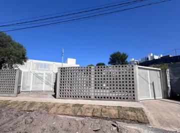 Casa · 94m² · 4 Ambientes · 2 Cocheras · Duplex en Venta en Cuesta Colorado