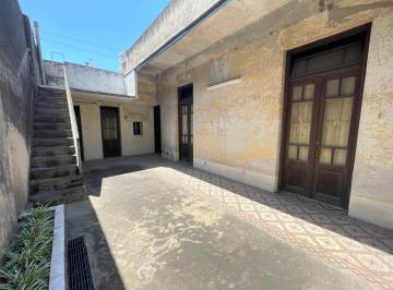 Casa · 130m² · 4 Ambientes · 1 Cochera · Venta Casa 4 Ambientes a Refaccionar en Liniers