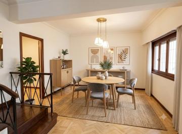 Casa de 5 ambientes, Morón · Casa con 250 m² y 4 Habitaciones en Venta en Castelar