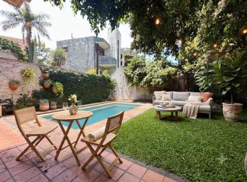 Casa de 5 ambientes, Morón · Casa con 250 m² y 4 Habitaciones en Venta en Castelar