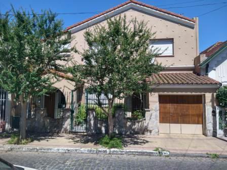 Casa · 200m² · 5 Ambientes · 2 Cocheras