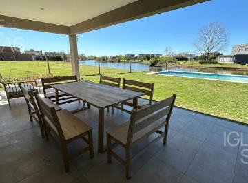 Casa · 240m² · 6 Ambientes · Casa en Venta y en Alquiler de 4 Dorm. Al Lago en Cantón Norte, Escobar