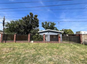 Casa · 130m² · 4 Ambientes · 1 Cochera · Venta Casa Av Belgrano 1600 - Pérez.