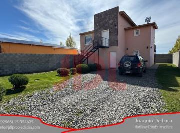 Casa · 157m² · 5 Ambientes · 1 Cochera · Excelente Vivienda a 2 Minutos del Centro de Calafate