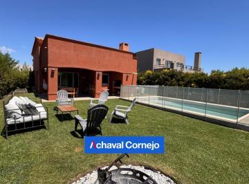 Casa · 131m² · 4 Ambientes · 2 Cocheras · Casa en Puertos, Araucarias, 3 Dorm. con Pileta
