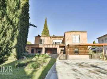 Casa · 1050m² · 5 Ambientes · 2 Cocheras · San Francisco | 3 Dorm | Apto Crédito | Excelente Lote 1050 m² | Escritorio