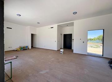 Casa · 198m² · 4 Ambientes · 4 Cocheras · Casa a Estrenar en Siete Soles en Venta
