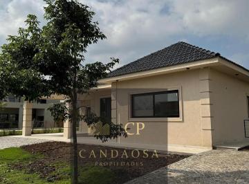 Casa · 122m² · 4 Ambientes · 2 Cocheras · Adg. Casa 4 Ambientes en San Ramiro, Pilar del Este