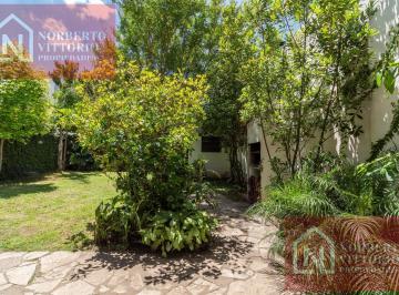 Casa · 248m² · 4 Ambientes · Venta Casa con Jardin en Moron