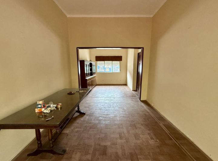 Casa · 179m² · 8 Ambientes · 1 Cochera