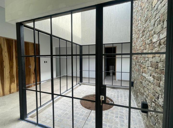 Casa · 250m² · 9 Ambientes · 2 Cocheras