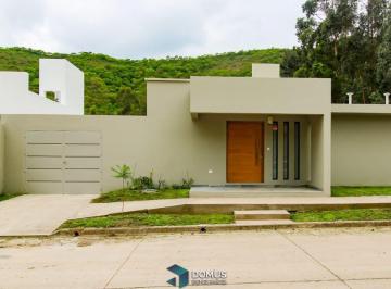 Casa · 100m² · 2 Dormitorios · 1 Cochera · Venta Casa Barrio Los Profesionales [2 Dorm.]