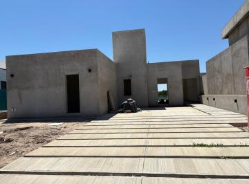 Casa · 225m² · 4 Ambientes · 4 Cocheras · Casa a Estrenar en Siete Soles en Venta