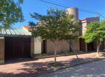 Casa · 210m² · 7 Ambientes · 2 Cocheras · Casa en Venta en Rafaela, Barrio Alberdi
