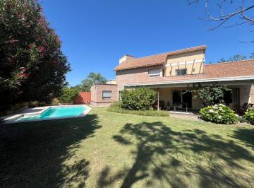 Foto · Casa en Venta Granja de Funes 3 Dorm. Galeria Patio Pileta