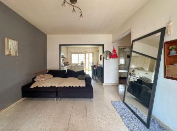 Casa · 116m² · 3 Ambientes · 1 Cochera · Casa en Venta en Temperley Este 3 Ambientes